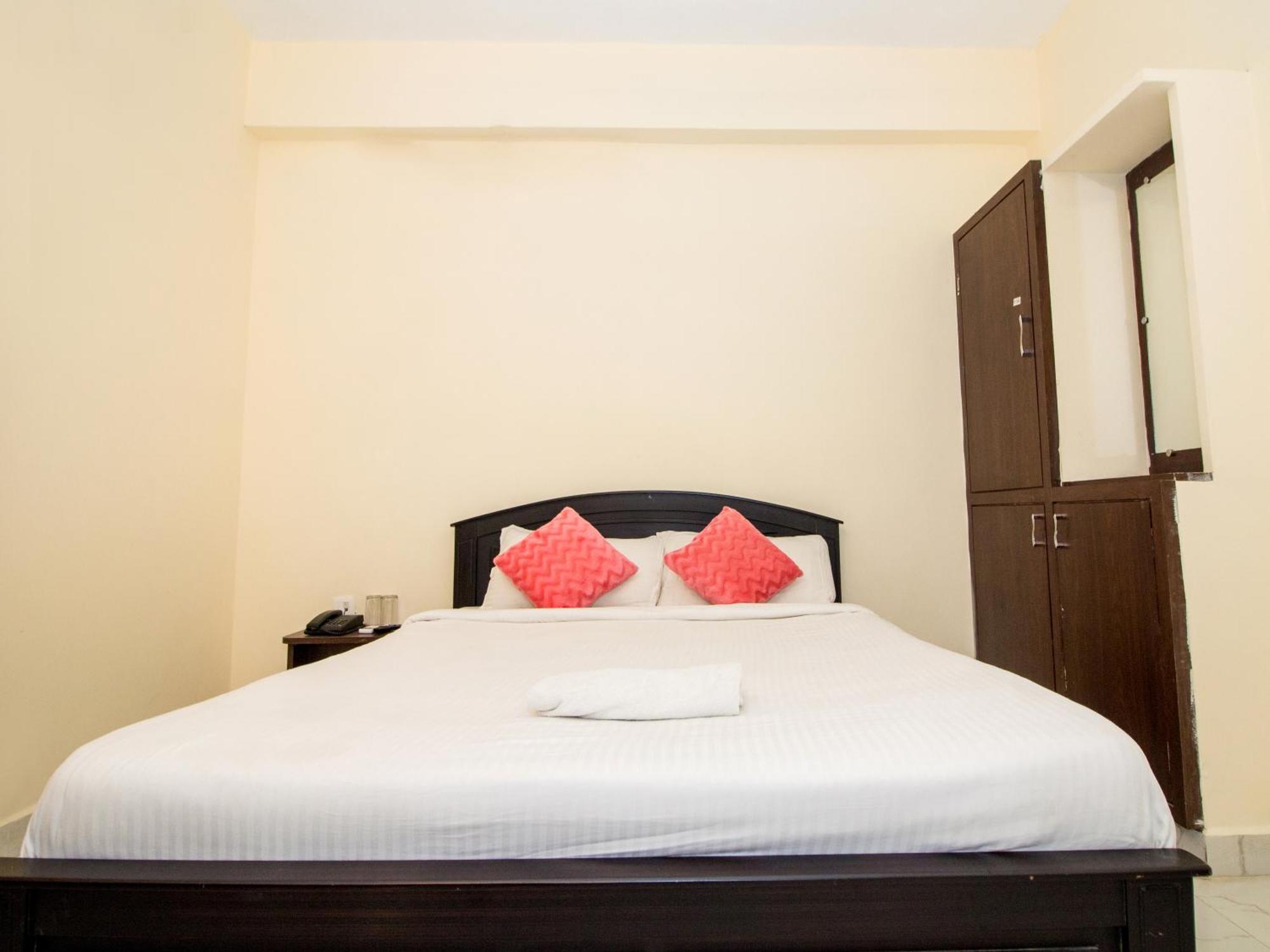 Pearl Suites, Тирупати Екстериор снимка